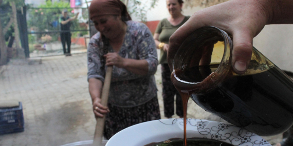 Erzincan’da Doğal Dut Pekmezi Yapımına Başlandı!