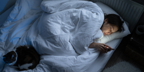 Başucunda Telefonla Uyumanın Tehlikeleri!