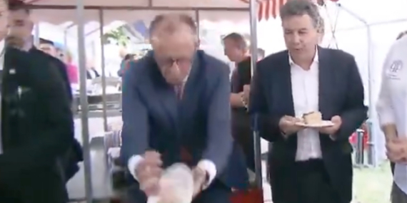 Friedrich Merz, Pasta ile Gündem Oldu!