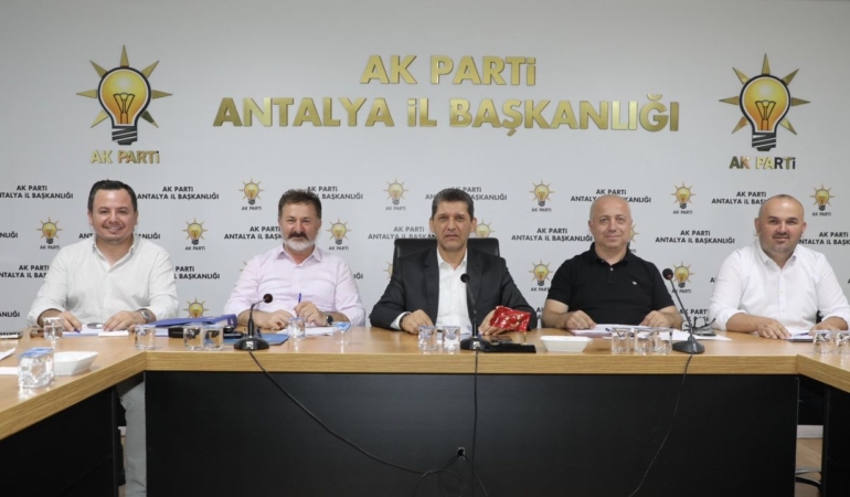 ak-parti-antalya-toplanti-1.jpg