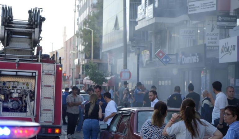 apartman-boslugundaki-cop-yangini-restorani-dumana-bogdu.jpg