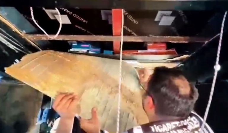 mersin-limaninda-25-milyon-tl-degerinde-kacak-elektronik-sigara-tutunu-ele-gecirildi.jpg