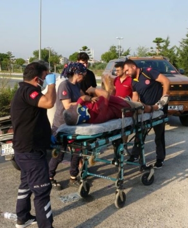 motosiklet-ile-hafif-ticari-arac-carpisti-1-yarali.jpg
