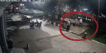 antalyada-parkta-soke-eden-olay-ucaktan-buz-kutlesi-mi-dustu-2.jpg