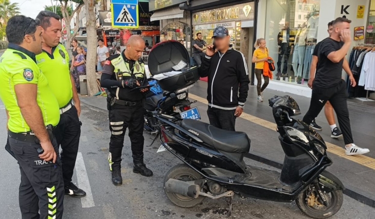 manavgatta-ehliyetsiz-ve-katlanir-plakali-motosiklet-surucusune-yuklu-ceza.jpg