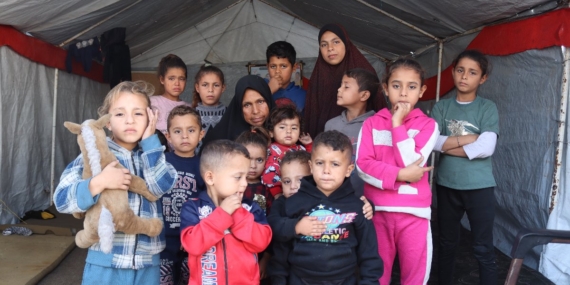 5 Oğlunu Kaybeden Baba, 36 Torununa Şefkat Arıyor