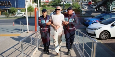 alanyada-esini-bicaklayan-rus-koca-adliyeye-sevk-edildi.jpg