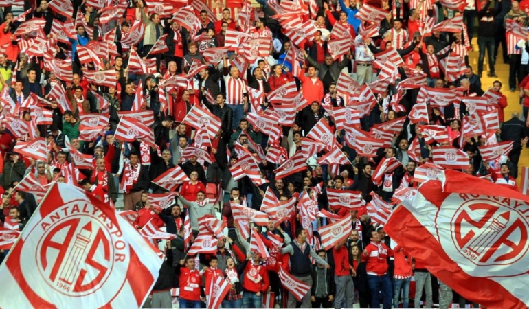 antalyaspor-taraftarlari.jpg