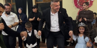 egirdir-belediye-baskani-halay.jpg