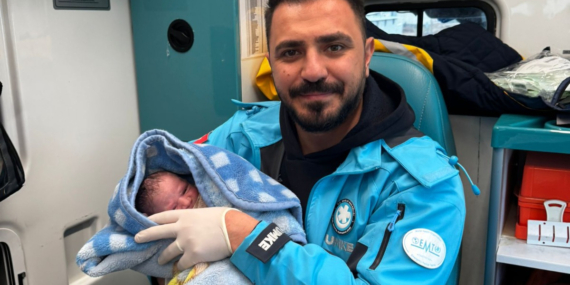 Ambulansta Doğan Bebeğe Sağlıkçının Adı Verildi