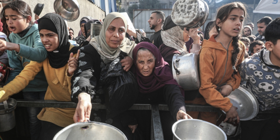 Gazze’de Gıda Krizi: Nuseyrat’ta Yemek Dağıtımı