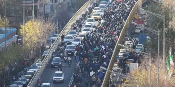 Tahran’da Esnaf, Ekonomik Krizi Protesto Etti