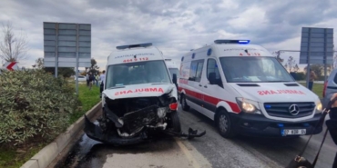 ambulansa-yol-vermek-isterken-hurdaya-donen-aracta-4-yarali-2.jpg