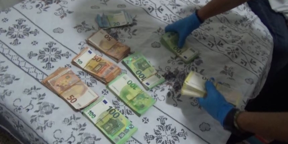 Dolandırıcılar 85 Bin Euro’yu Derin Dondurucuda Sakladı!