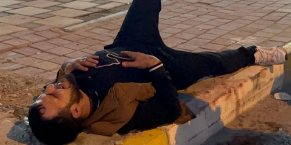 Bıçaklı Saldırı: Genç Adam Hastaneye Kaldırıldı!