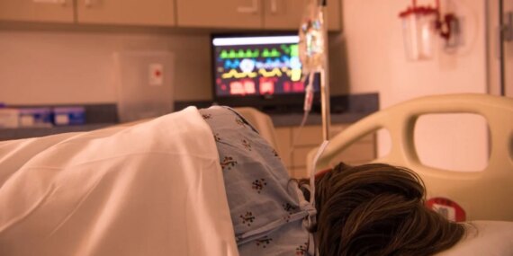 Frankfurt’ta Hemşire, 3 Hastayı Ölüme Terk Etti!