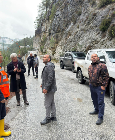 Alacami Yolu'nda heyelan çalışması