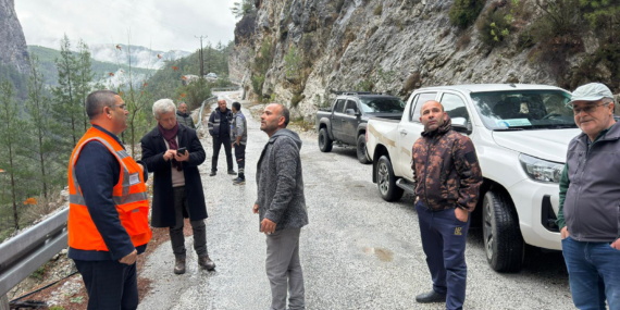 Alacami Yolu'nda heyelan çalışması
