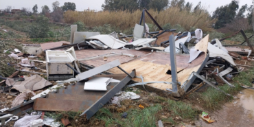 Antalya'da peş peşe hortumlar; seralar yıkıldı, çatılar u