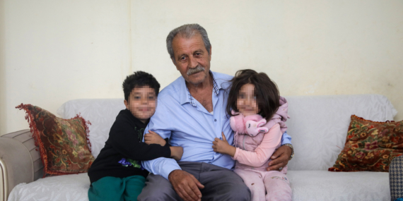 Dede ile 3 torunu, yeni yuvalarına kavuştu