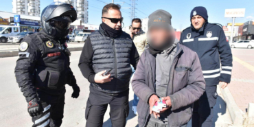 Kepez'de seyyar satıcı ve dilenci operasyonu