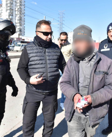 Kepez'de seyyar satıcı ve dilenci operasyonu