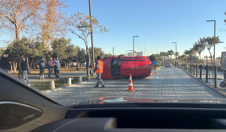 Yan yatarn aracın sürücüsü kazayı yara almadan atlattı