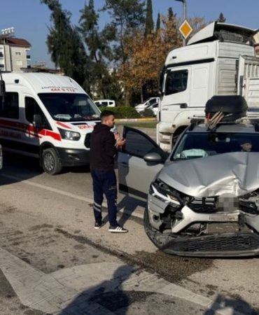 serik-zincirleme-trafik-kazasi-1.jpg