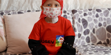 Depremde evleri yıkılan aile, lösemiyle sarsıldı